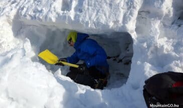 Extrém téli tábor - hóbarlang ásás