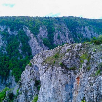 A szlovák karszt természeti kincsei: a Szádelői-völgy, a Görgői- és az Áji- vízesések